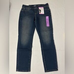 Signature By Levi Strauss & Co. Woman Size 8S Pull On Jean Stretch inseam 26”